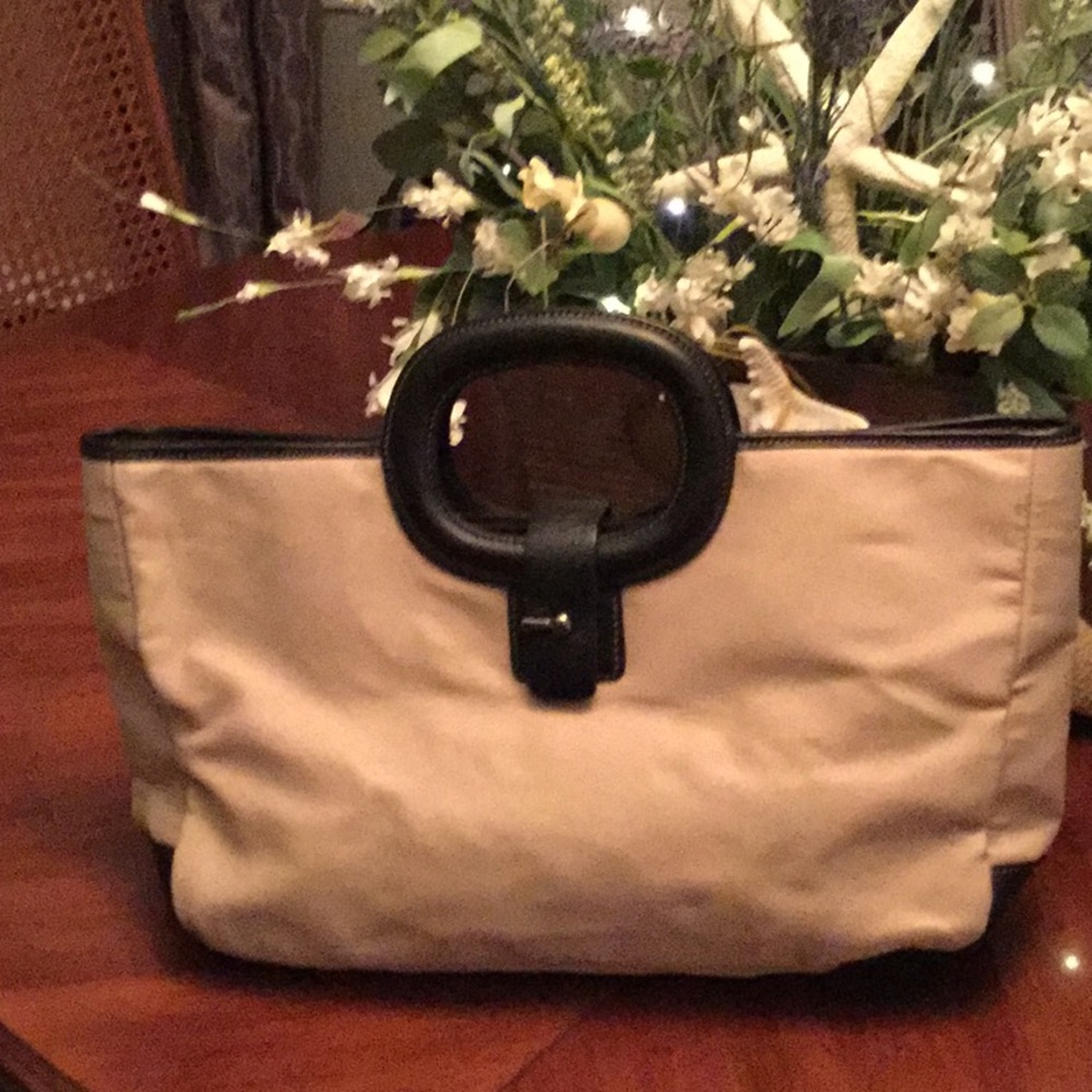 MAXX New York Handbag